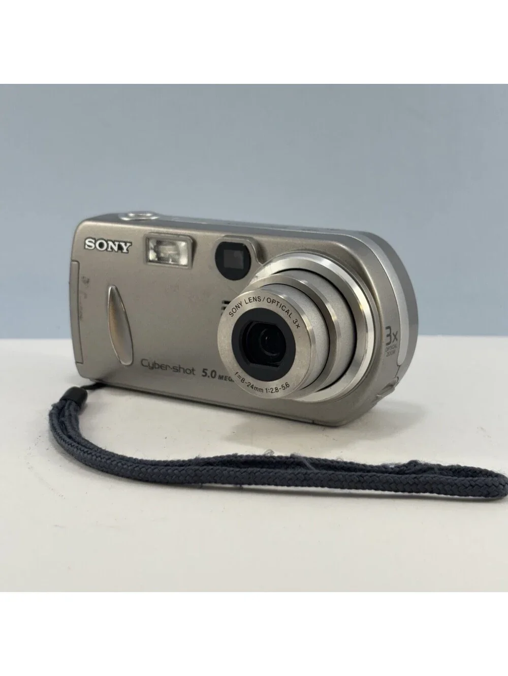 Sony Cybershot DSC-P92 5.0MP Digital Camera [BROKEN LCD - PARTS/REPAIR]
